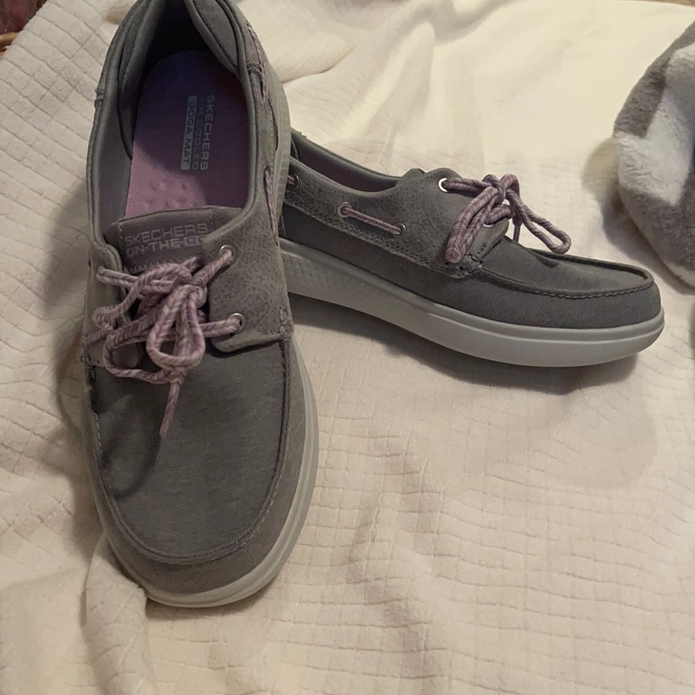 Skechers air cooled GOGA Mat size 8 like new